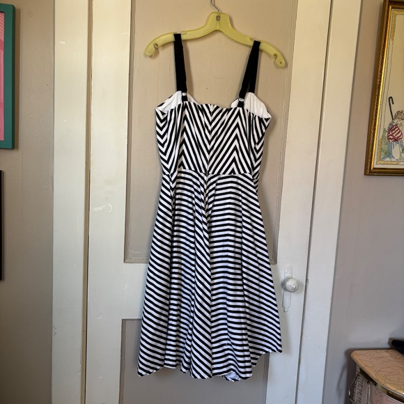 Vixen by Micheline Pitt Dollface Dress Black and White - Picture 6 of 7